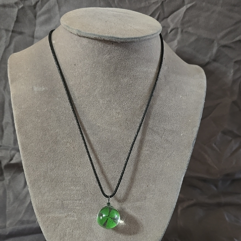 Modern Green Teardrop Pendant Necklace